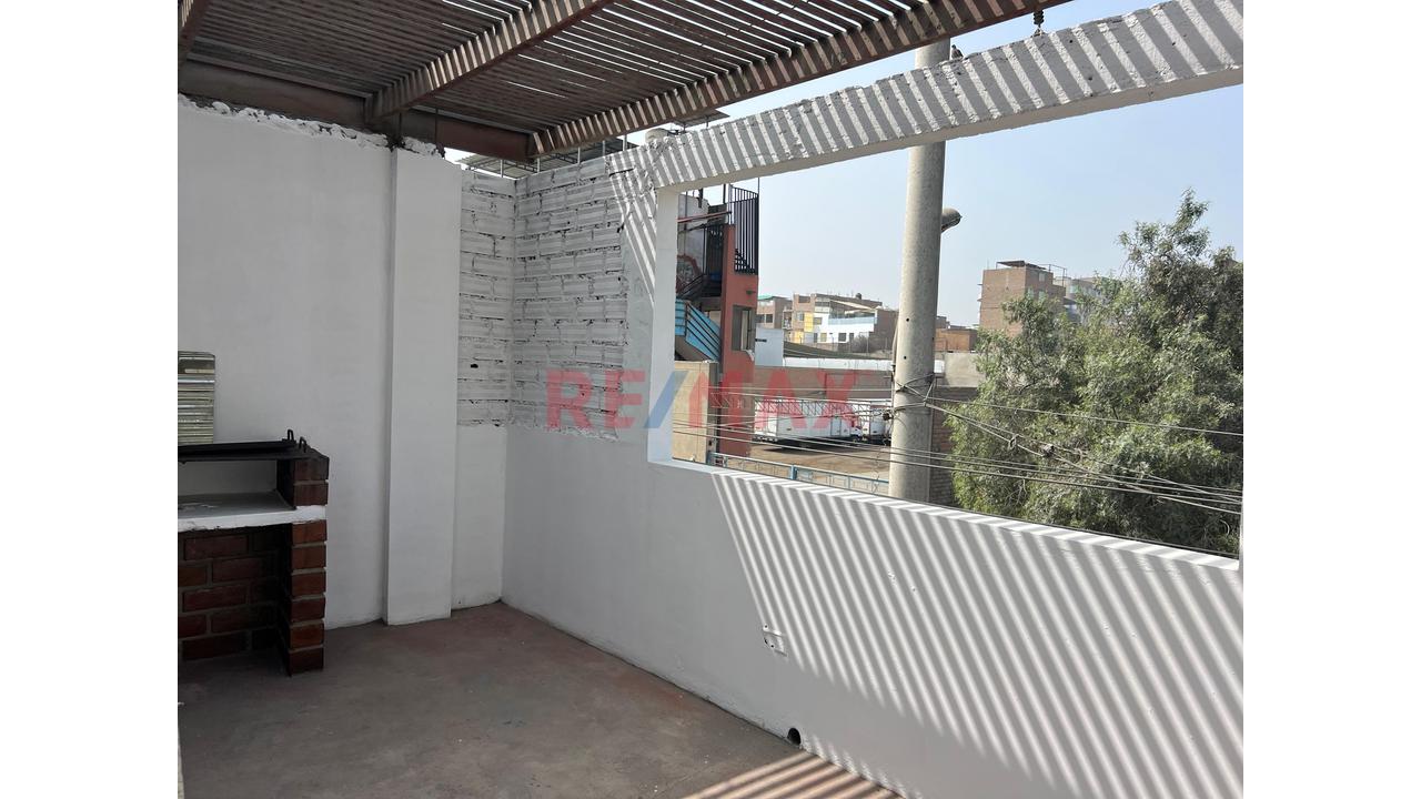 Venta Casa Frente A Parque - Urb.Alameda Ate — foto 10