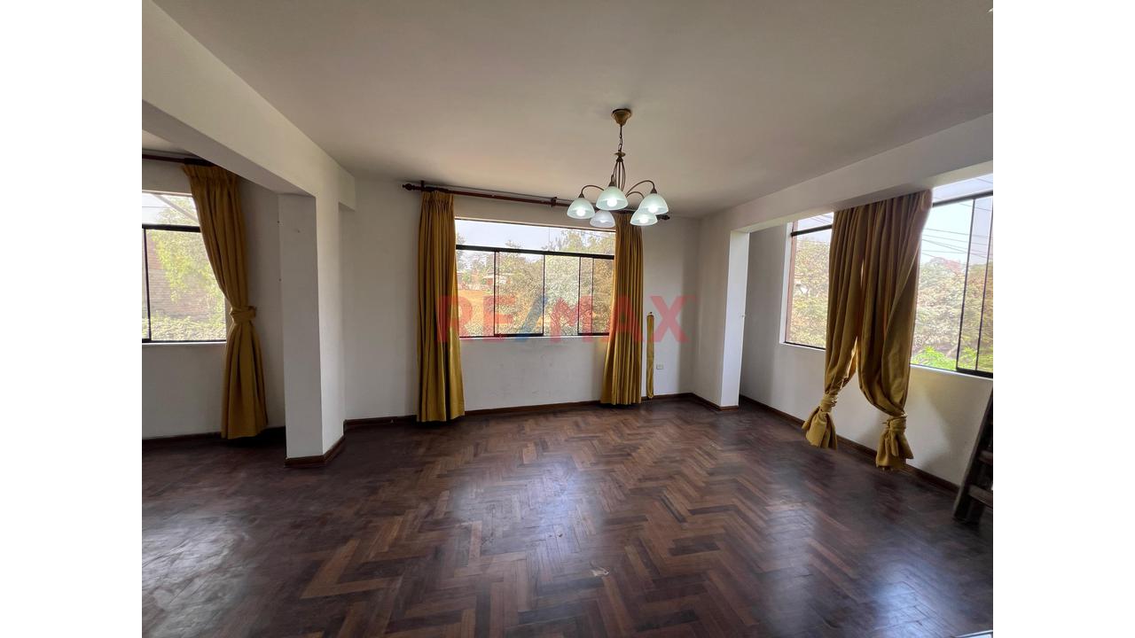 Venta Casa Frente A Parque - Urb.Alameda Ate — foto 3