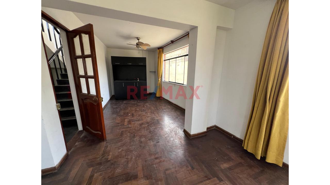 Venta Casa Frente A Parque - Urb.Alameda Ate — foto 4