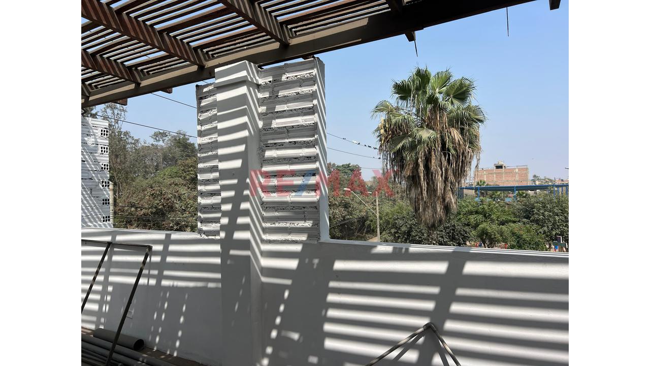 Venta Casa Frente A Parque - Urb.Alameda Ate — foto 9