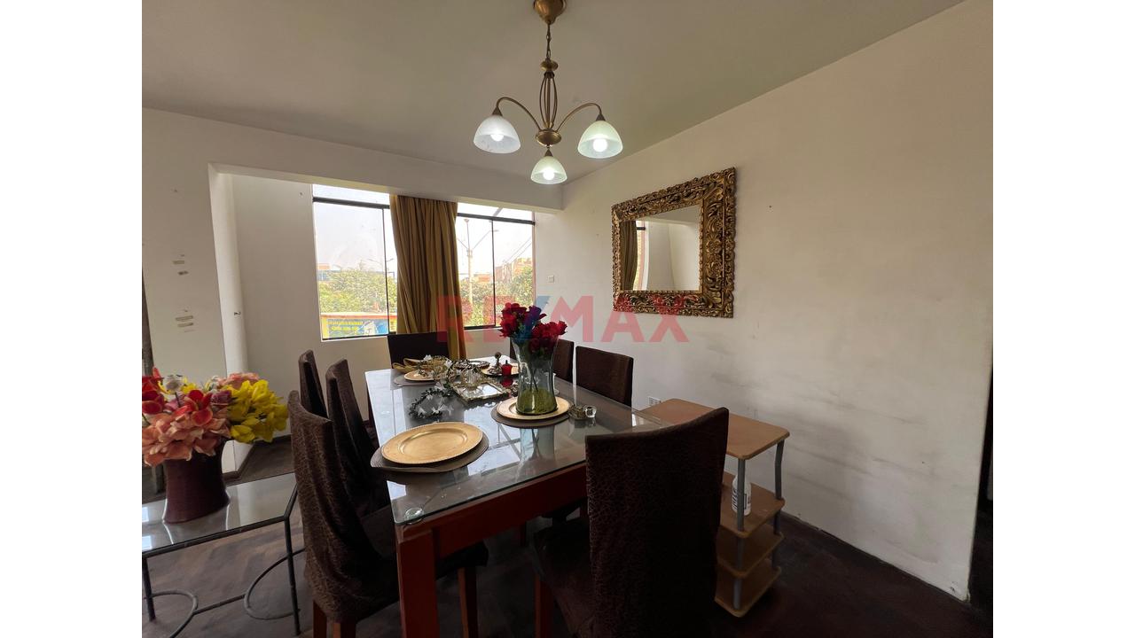 Venta Casa Frente A Parque - Urb.Alameda Ate