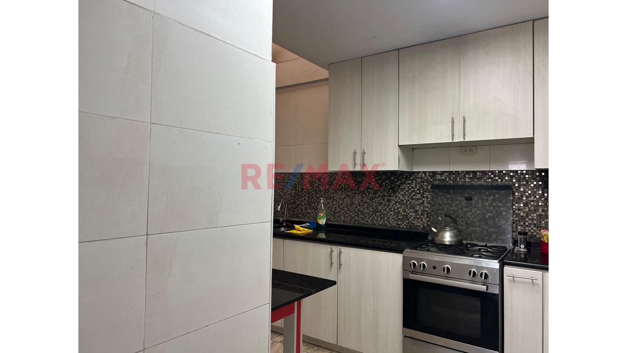 Venta Casa Frente A Parque - Urb.Alameda Ate — foto 5