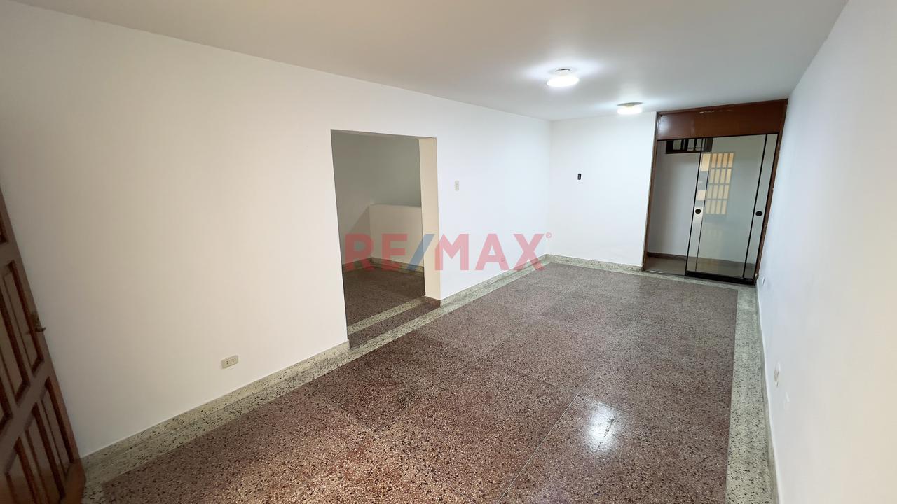 Amplia Casa En Venta - Urbanizacion Ceres 2Da Etapa — foto 3