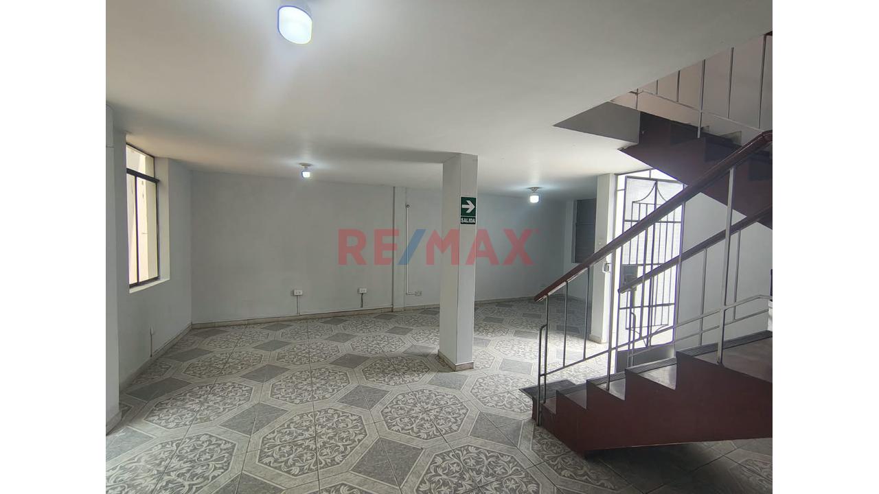 Se Alquila Casa En Esquina Frente A Metro De Belaunde Para Empresas - 6