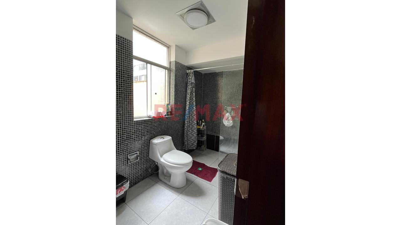 Venta De Departamento (Ocasion Por Viaje ) En El Corazon De Miraflores — foto 4