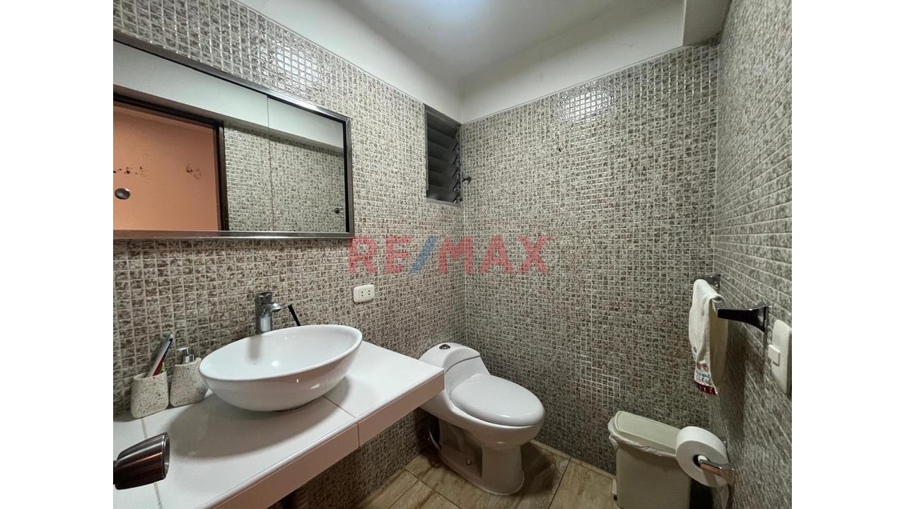 Venta De Departamento (Ocasion Por Viaje ) En El Corazon De Miraflores — foto 2