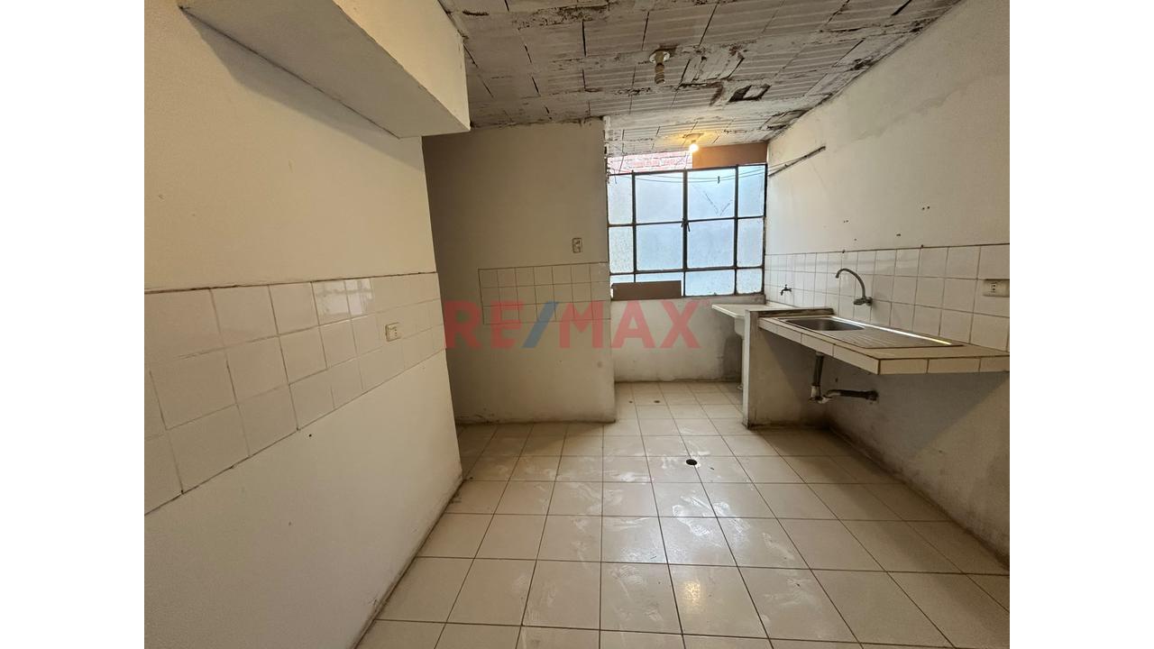 Invierte En Tu Próximo Proyecto 100 M2 - Departamento En Puente Piedra - 4