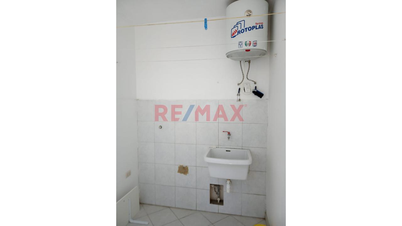 Venta De Departamento En Miraflores - Castilla - 15