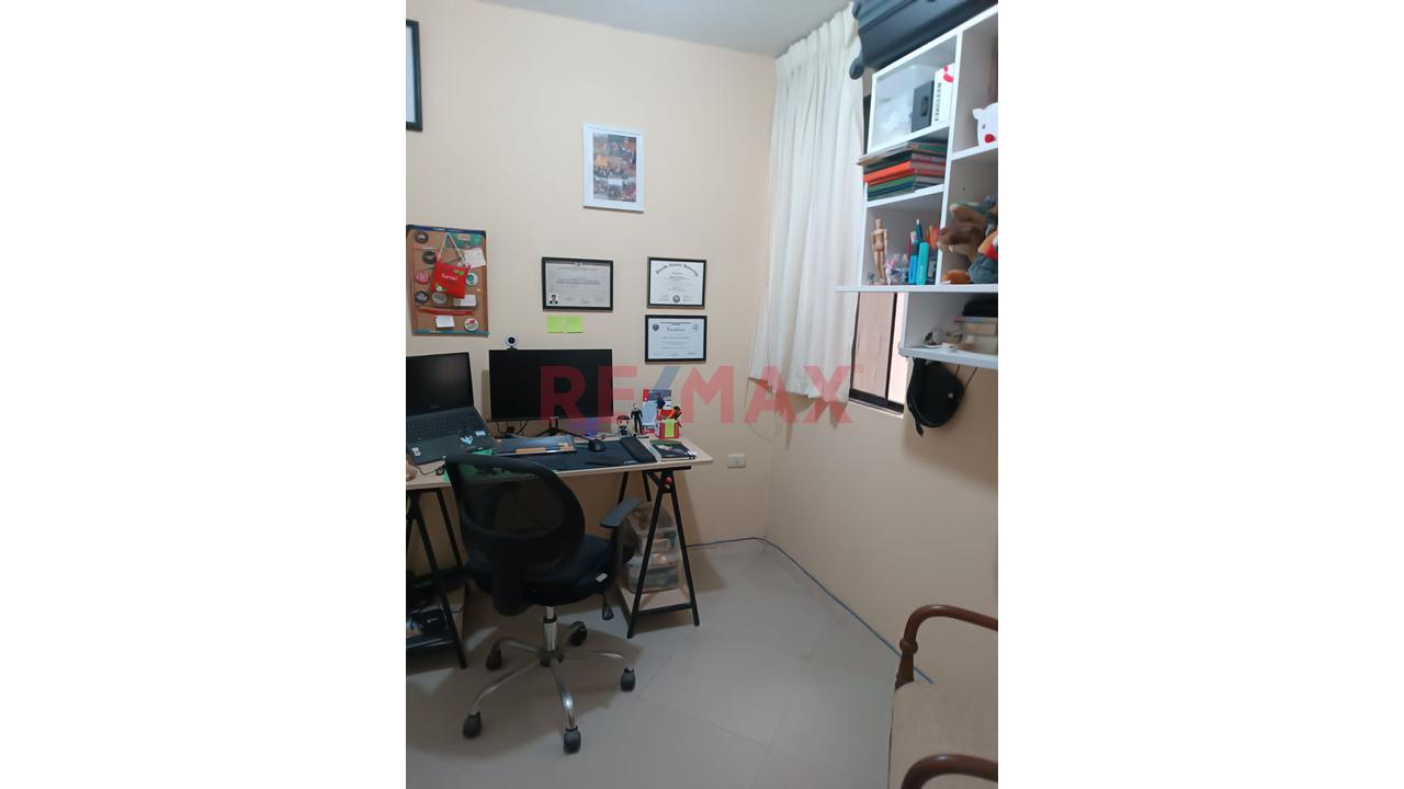 Venta De Departamento En Miraflores - Castilla - 14
