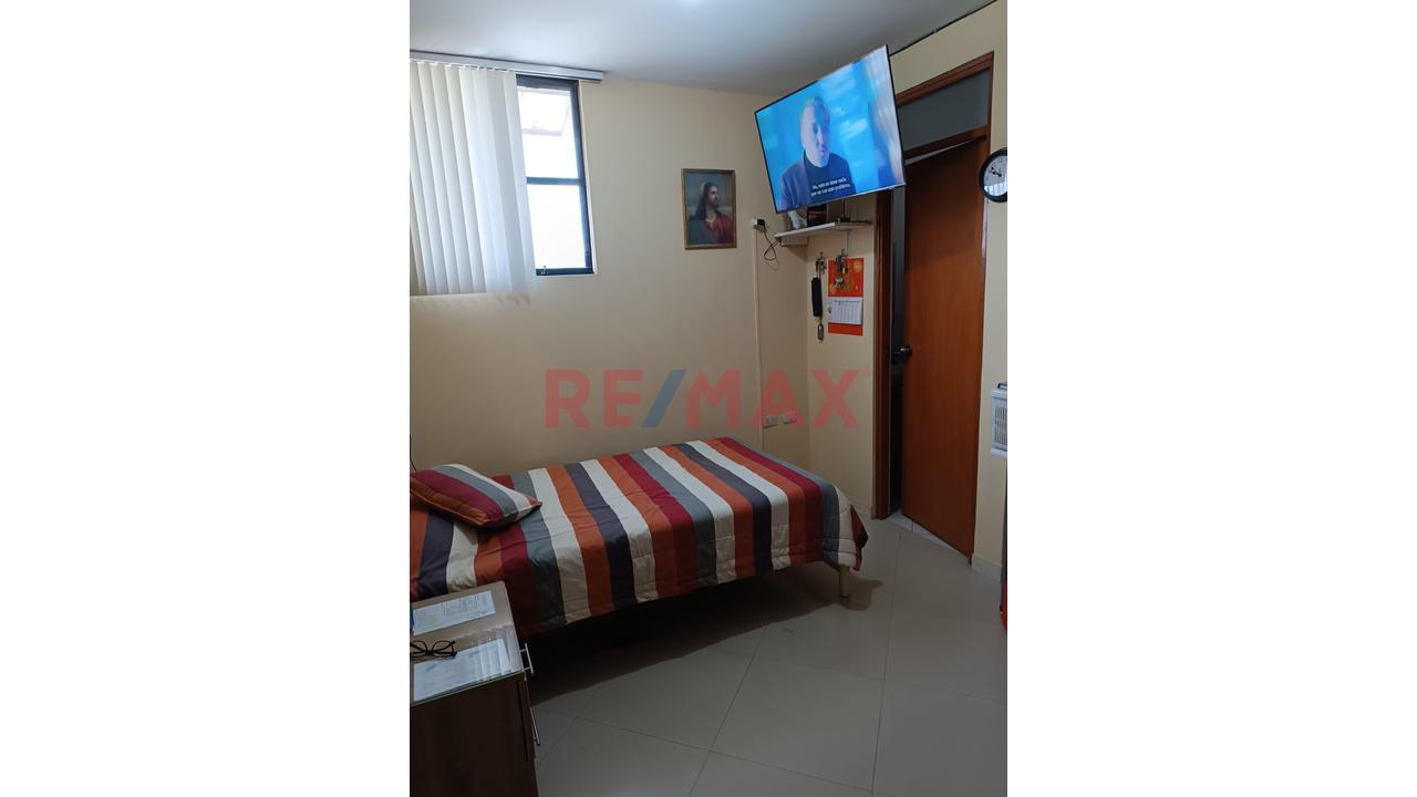 Venta De Departamento En Miraflores - Castilla - 11