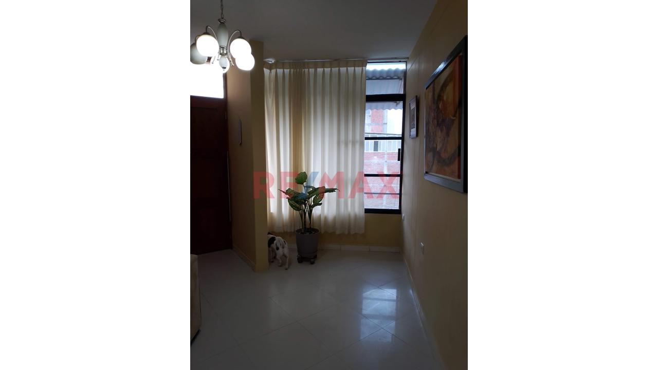 Venta De Departamento En Miraflores - Castilla - 3