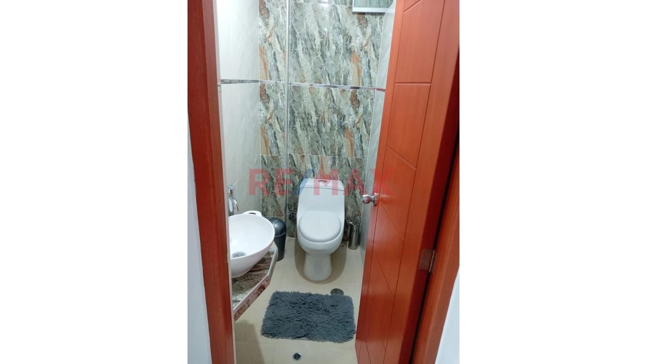 Venta De Departamento En 5To Piso Con Cochera - Escalera - 5