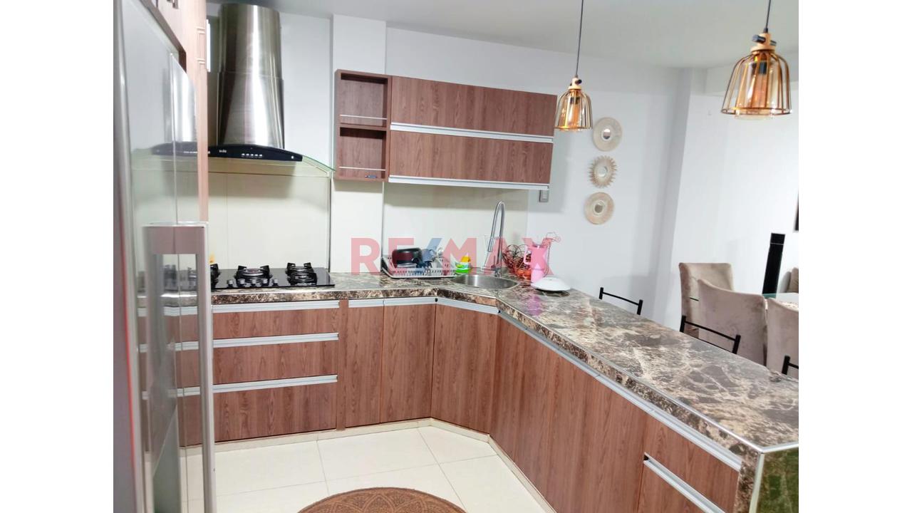 Venta De Departamento En 5To Piso Con Cochera - Escalera - 4