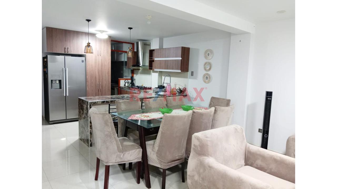 Venta De Departamento En 5To Piso Con Cochera - Escalera - 2