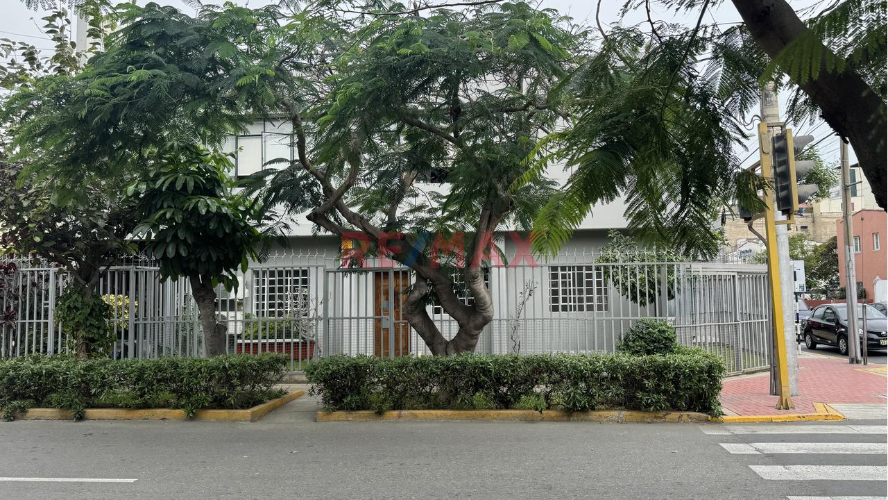 Se Alquila Local Comercial Primer Piso En Esquina En Miraflores – 155.40 M² Y 2 Cocheras - 2