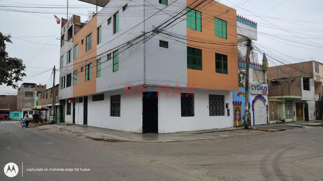 Atencion!!! Casa Comercial De 3 Pisos En Esquina En Urb Santa Ana Los Olivos