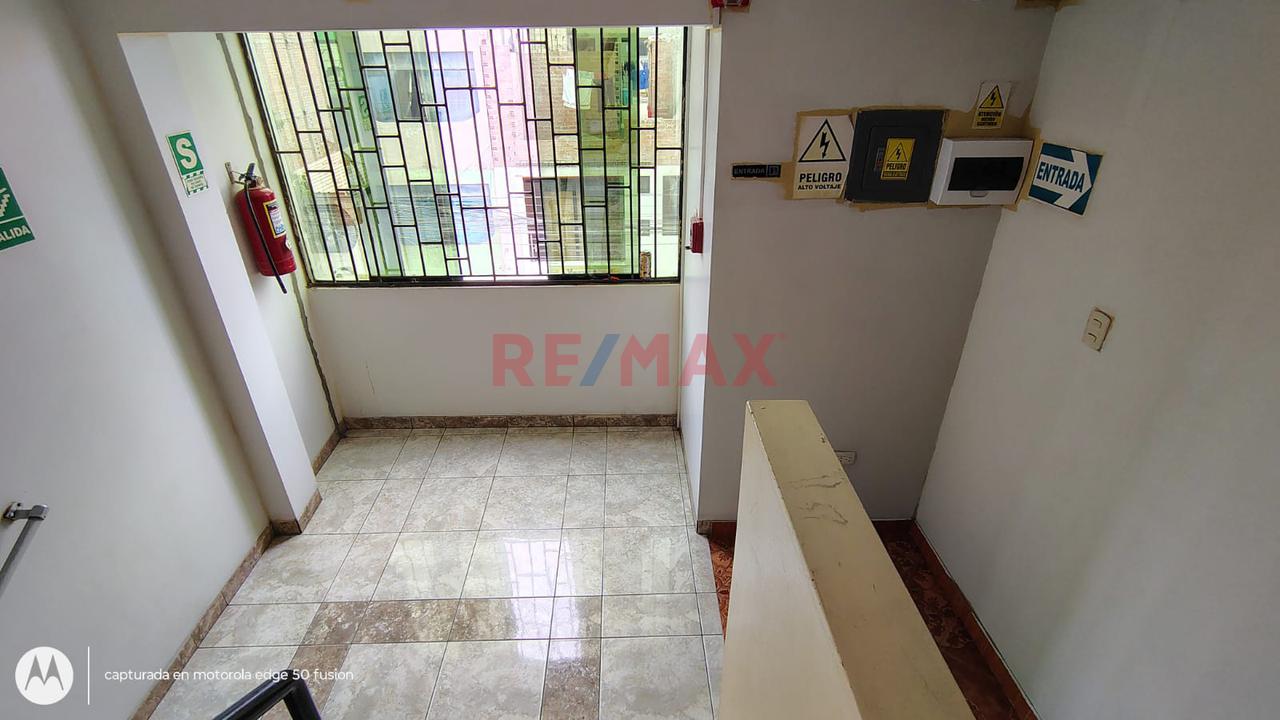 Atencion!!! Casa Comercial De 3 Pisos En Esquina En Urb Santa Ana Los Olivos - 18