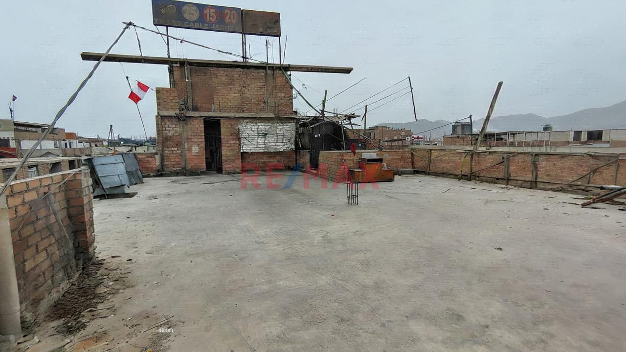 Atencion!!! Casa Comercial De 3 Pisos En Esquina En Urb Santa Ana Los Olivos — foto 13