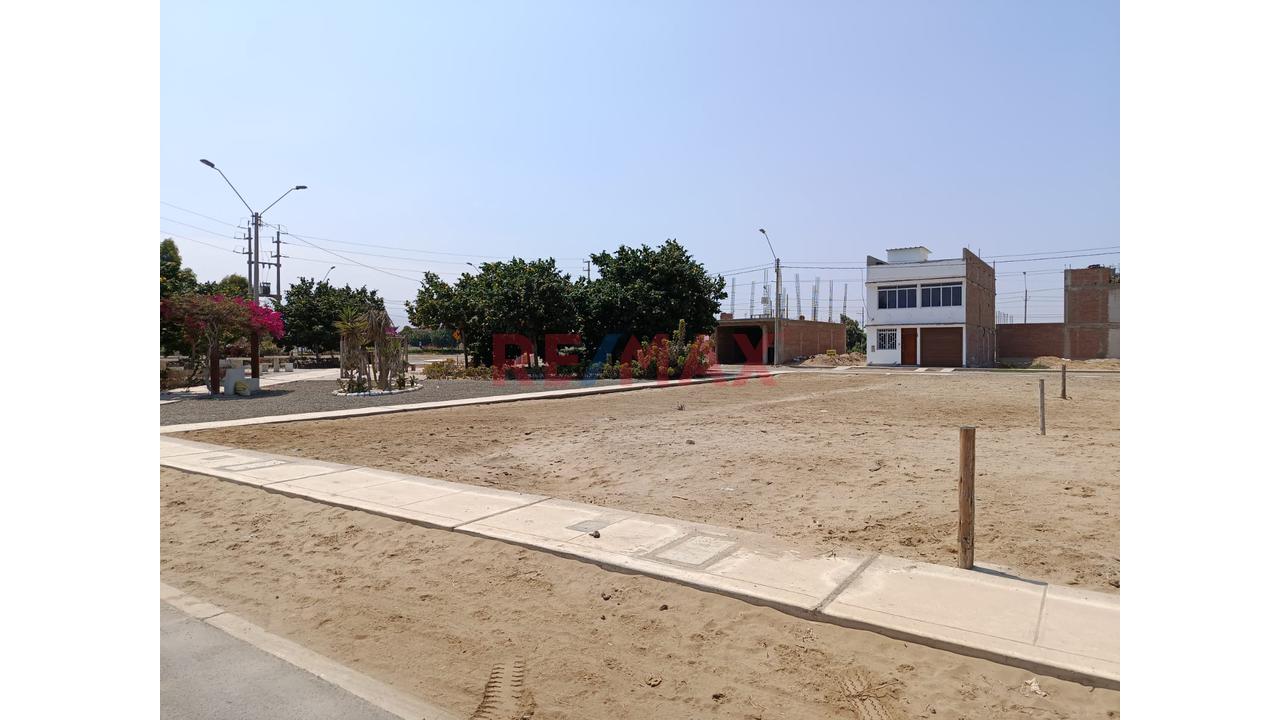 Terreno En Toda Una Esquina - 3