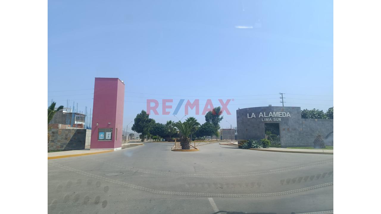 Terreno En Toda Una Esquina - 7