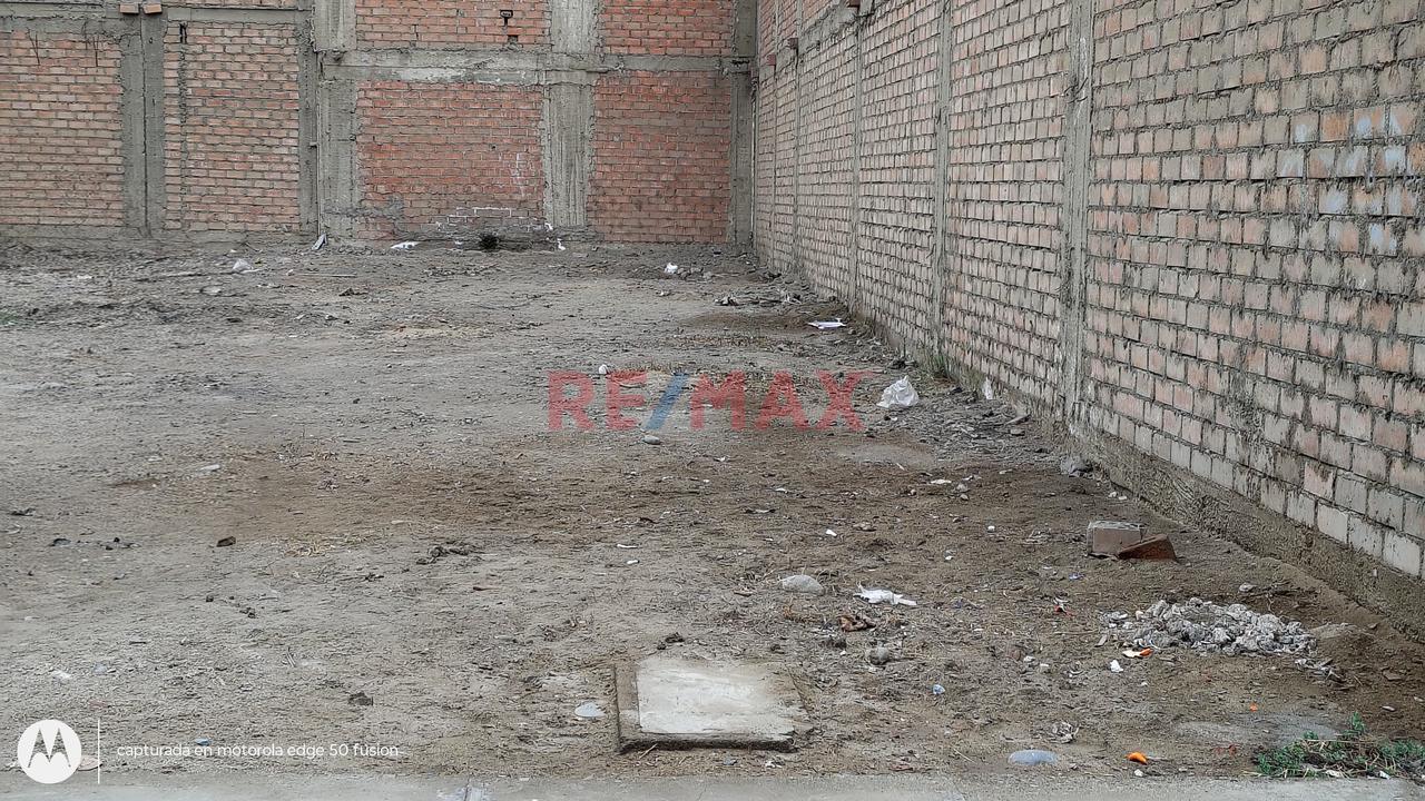 Atencion!!! Terreno Frente A Avenida En Urb Alameda El Pinar - Comas - 2