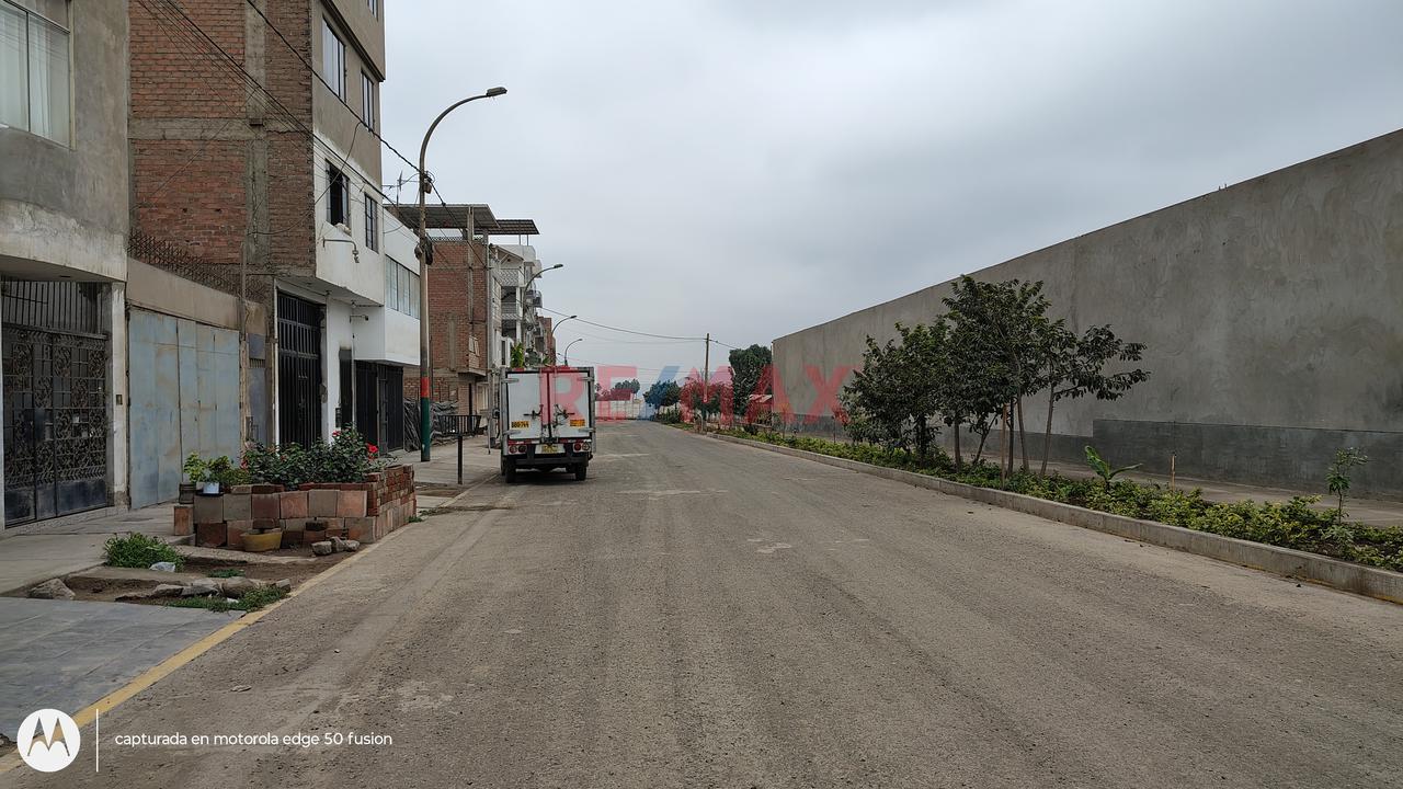 Atencion!!! Terreno Frente A Avenida En Urb Alameda El Pinar - Comas - 4