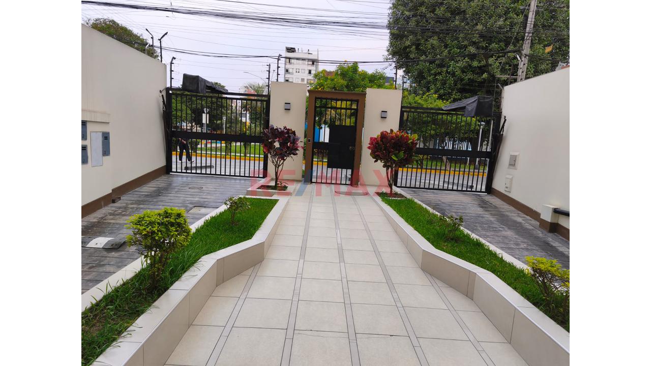 ¡Vive Frente A Parque Chicama! Dpto. En 3Er. Piso - San Miguel — foto 2