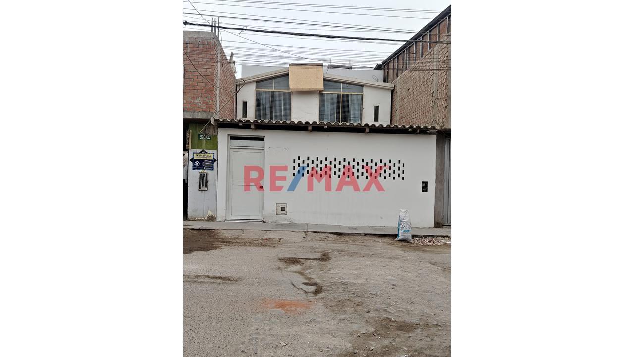Casa En Venta En Puente Piedra – 5 Dormitorios, Cochera Y Amplio Jardín | Us$147,000 - 1
