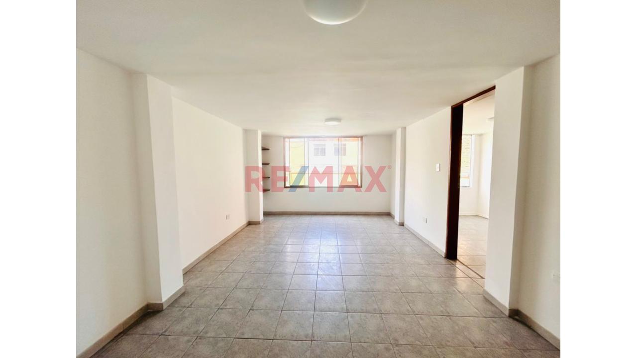 Alquilo Departamento 64 M2 De 2 Dormitorios En 2Do Piso Urb. Los Precursores - Surco!