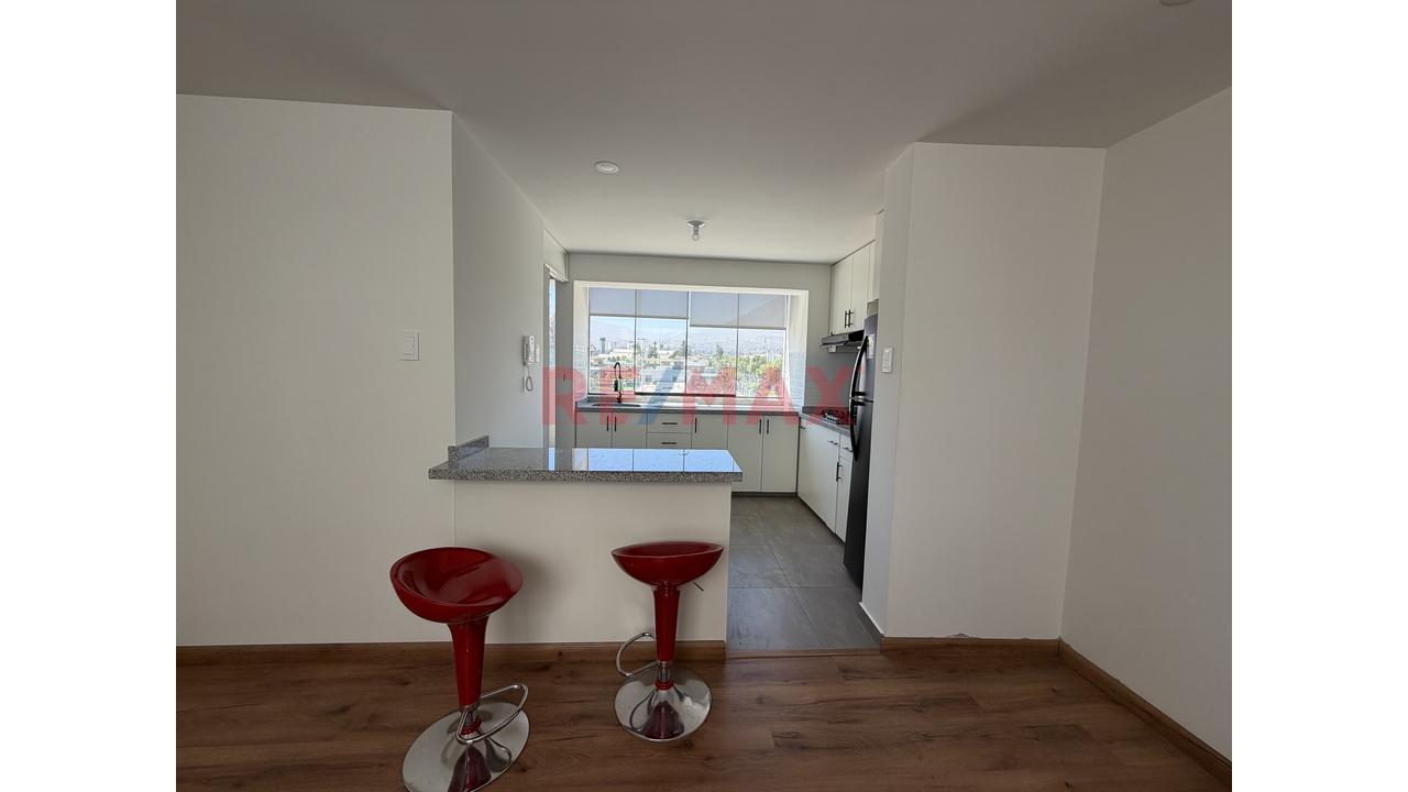 ¡Alquiler  Cerca  A La Católica !  Moderno Departamento Semi-Amoblado A Pasos De La Católica! | Piscina + Parrilla + Mini Gimnasio  Y Cochera — foto 5