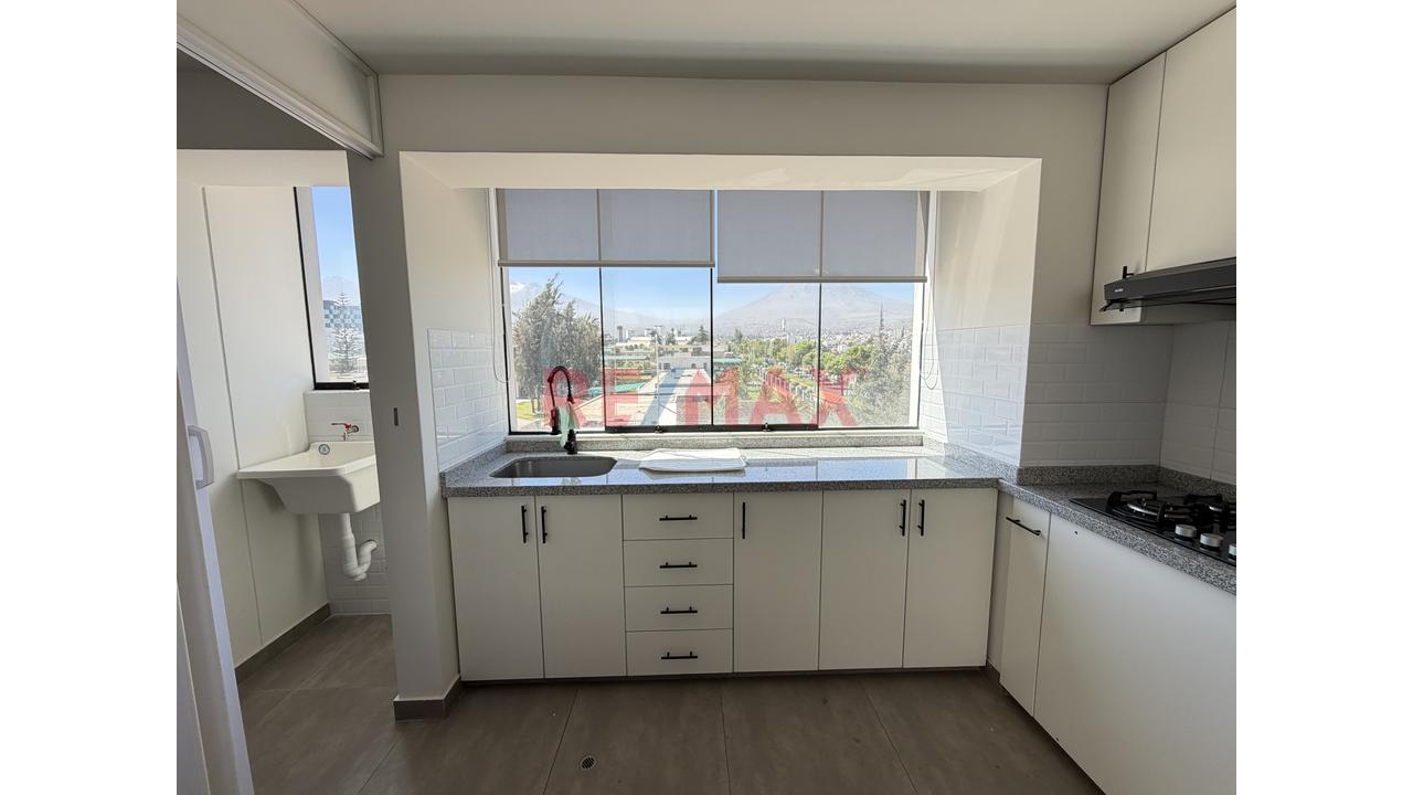 ¡Alquiler  Cerca  A La Católica !  Moderno Departamento Semi-Amoblado A Pasos De La Católica! | Piscina + Parrilla + Mini Gimnasio  Y Cochera — foto 4