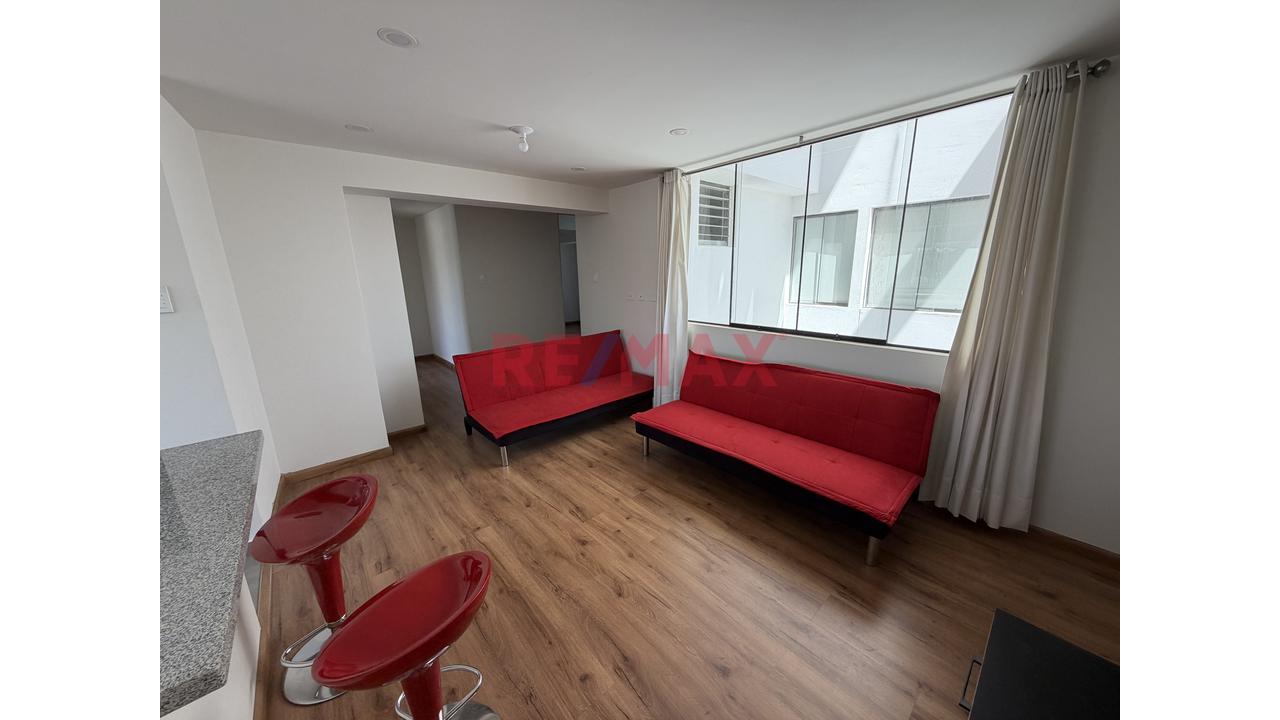 ¡Alquiler  Cerca  A La Católica !  Moderno Departamento Semi-Amoblado A Pasos De La Católica! | Piscina + Parrilla + Mini Gimnasio  Y Cochera — foto 3