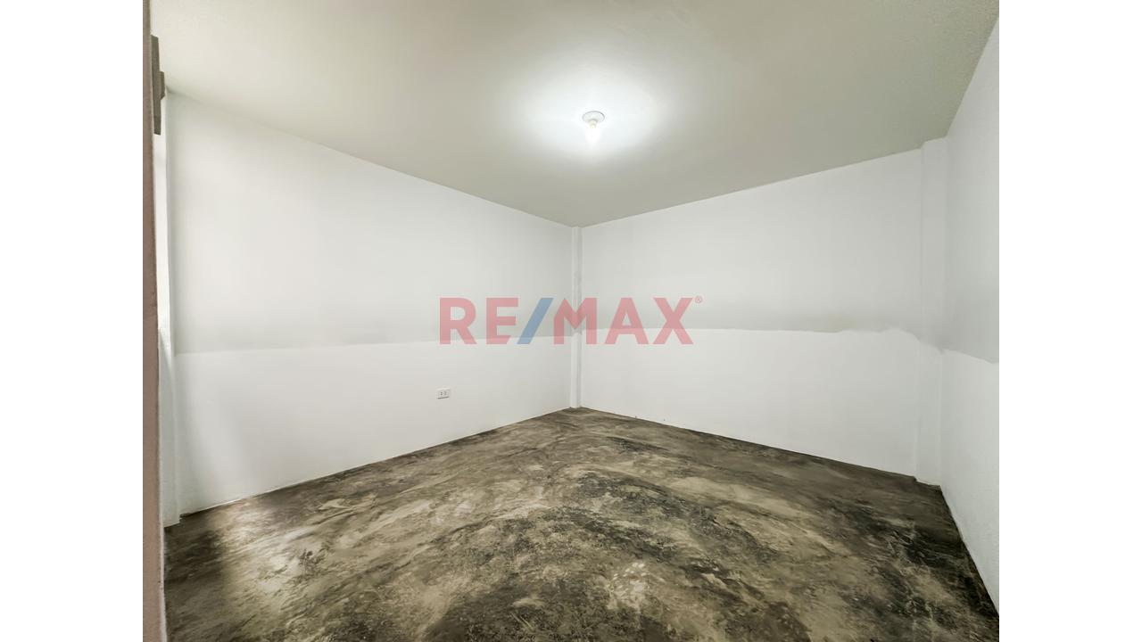 Se Vende Casa De 2 Pisos Más Azotea En La Urb. San Juan Macias - 20