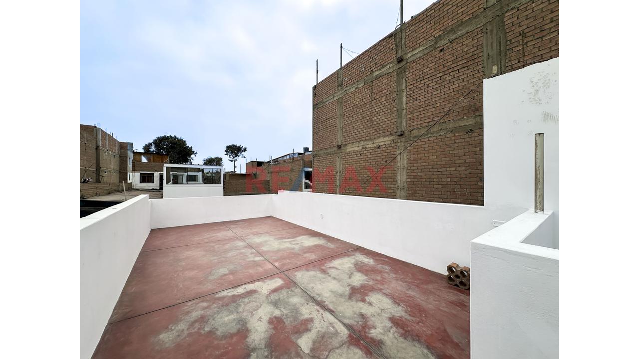 Se Vende Casa De 2 Pisos Más Azotea En La Urb. San Juan Macias - 11