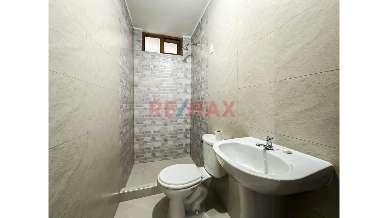 Se Vende Casa De 2 Pisos Más Azotea En La Urb. San Juan Macias - 19