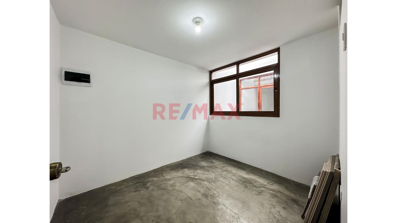 Se Vende Casa De 2 Pisos Más Azotea En La Urb. San Juan Macias - 7