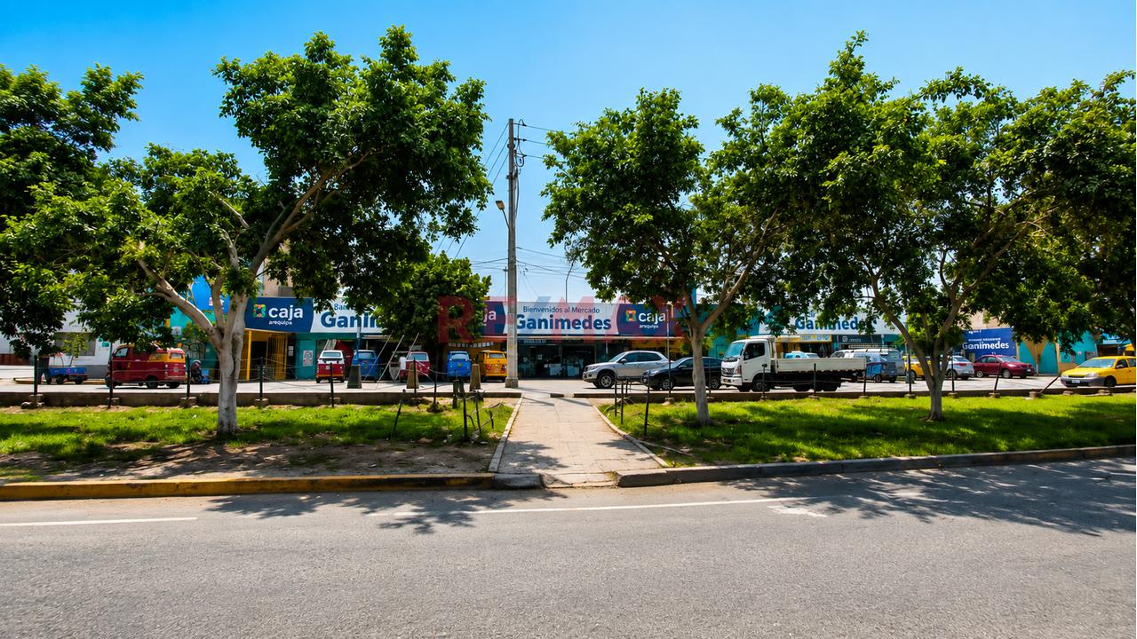 Se Vende Casa Como Terreno En Sann Juan De Lurigancho - 160 M2 - 5