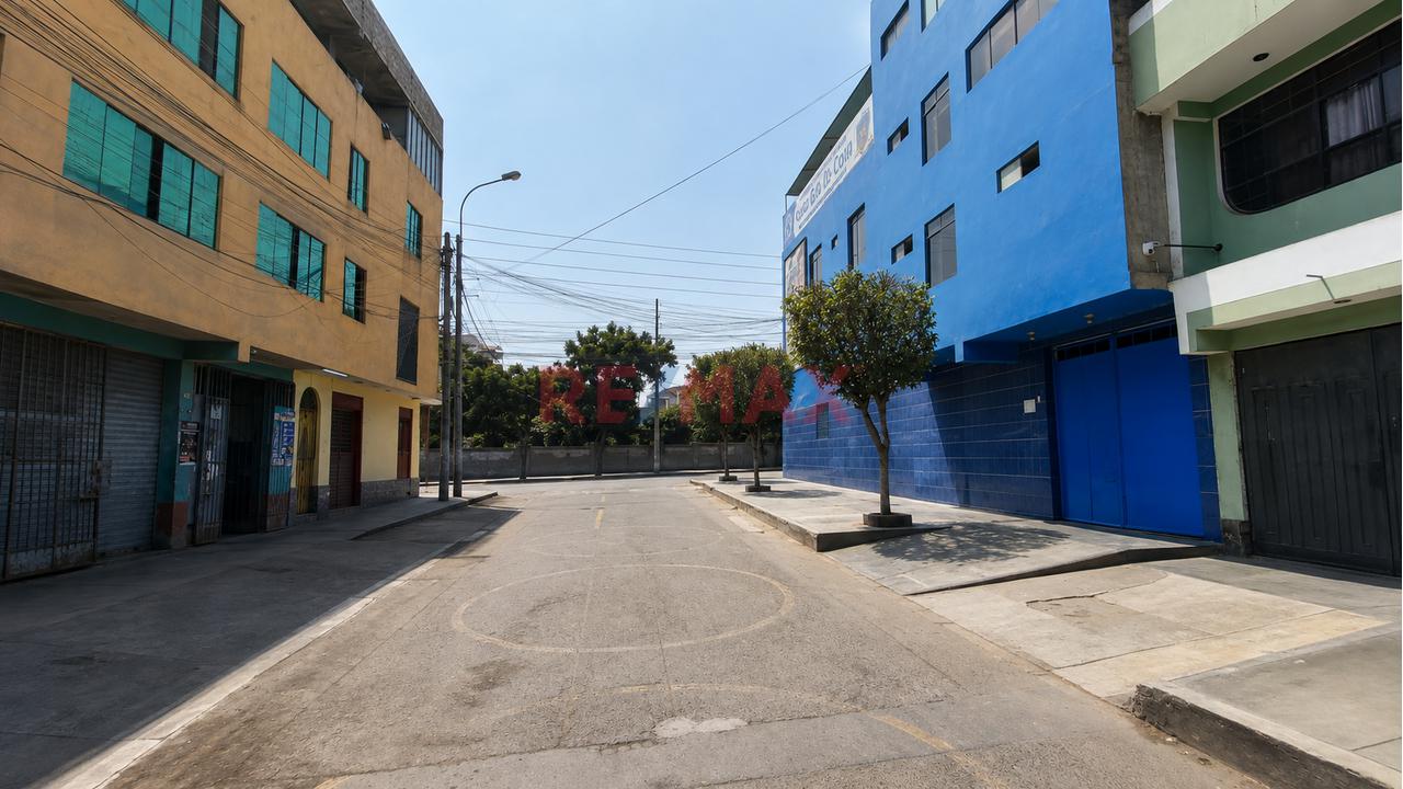 Se Vende Casa Como Terreno En Sann Juan De Lurigancho - 160 M2 - 3