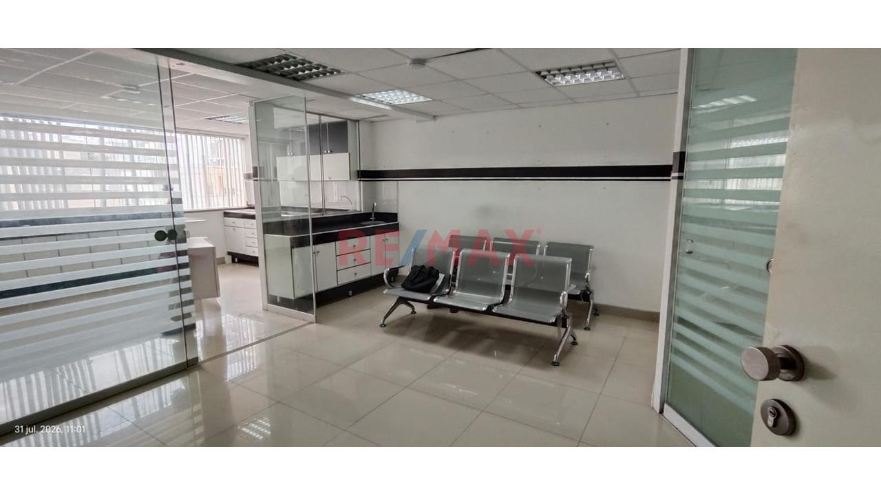 Vendo Local Comercial De 52 M² En Av. Escardó: Ideal Para Consultorio Médico Y Listo Para Operar — foto 2