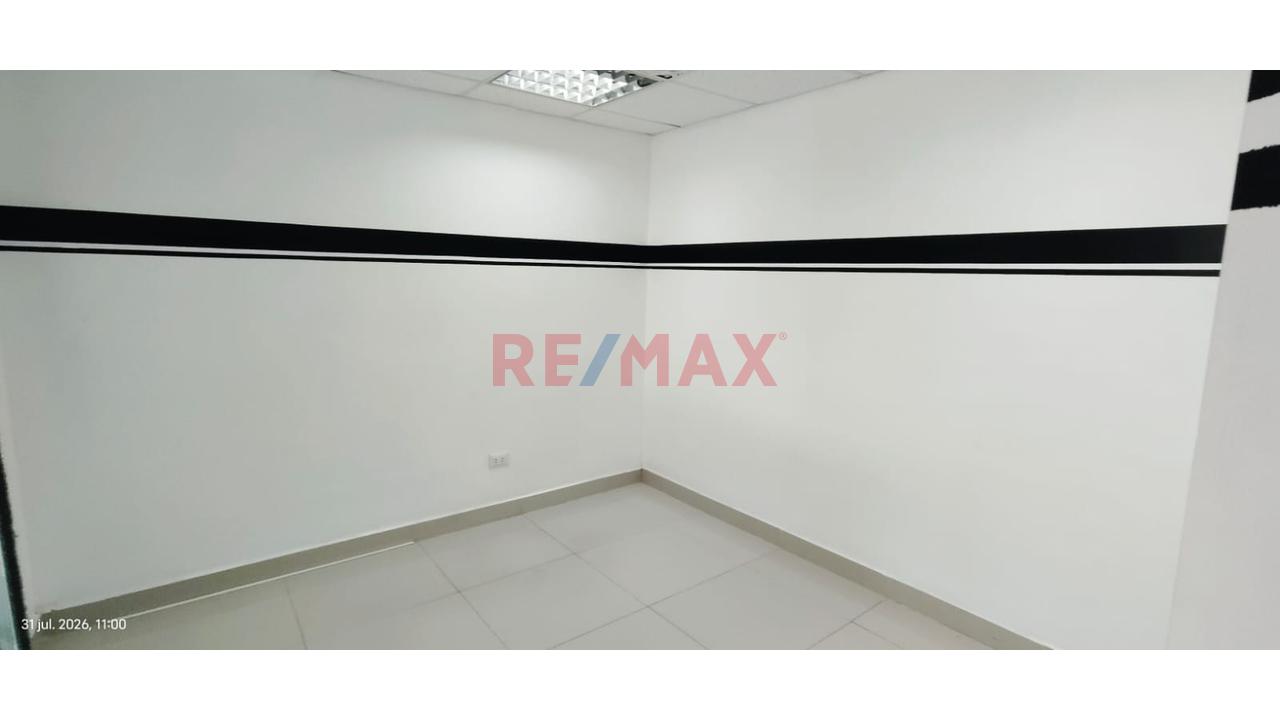Vendo Local Comercial De 52 M² En Av. Escardó: Ideal Para Consultorio Médico Y Listo Para Operar — foto 4