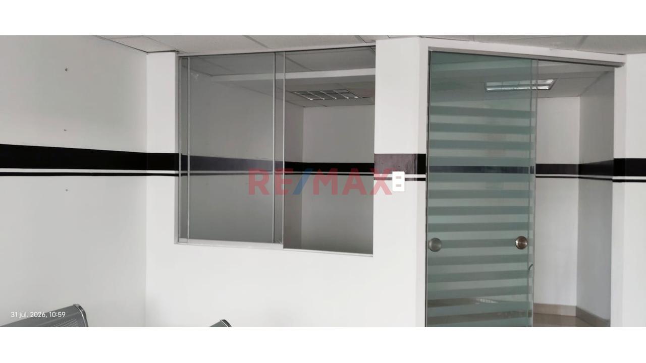 Vendo Local Comercial De 52 M² En Av. Escardó: Ideal Para Consultorio Médico Y Listo Para Operar — foto 3