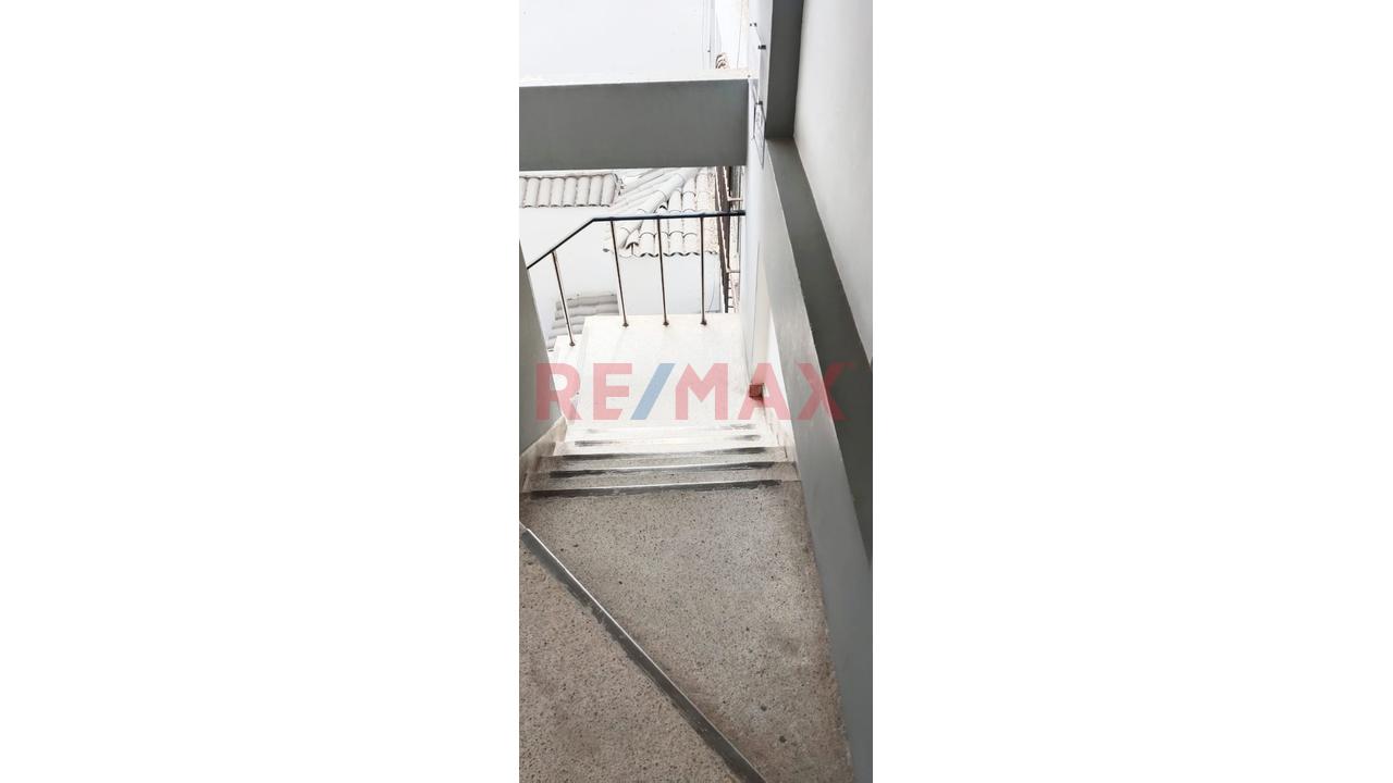 Vendo Local Comercial De 52 M² En Av. Escardó: Ideal Para Consultorio Médico Y Listo Para Operar — foto 10