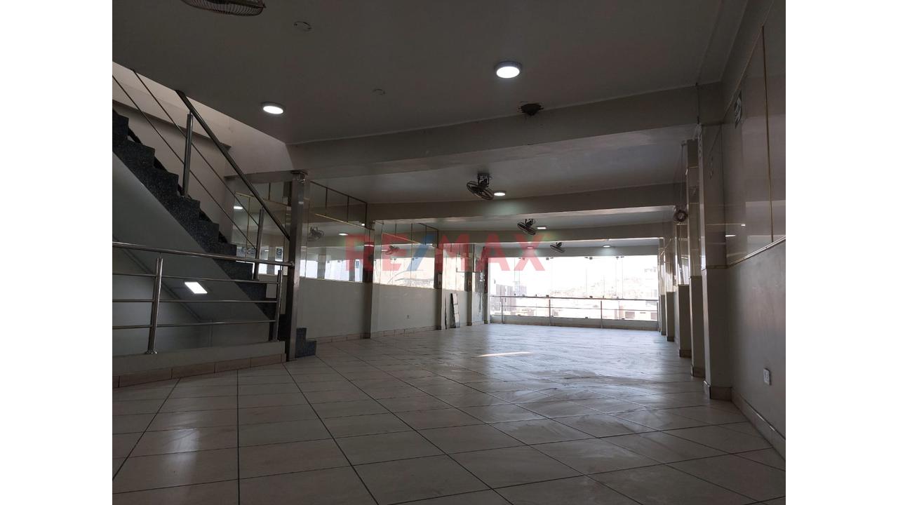 ¡Amplio Espacio Comercial En Alquiler En Av. Universitaria! - 3