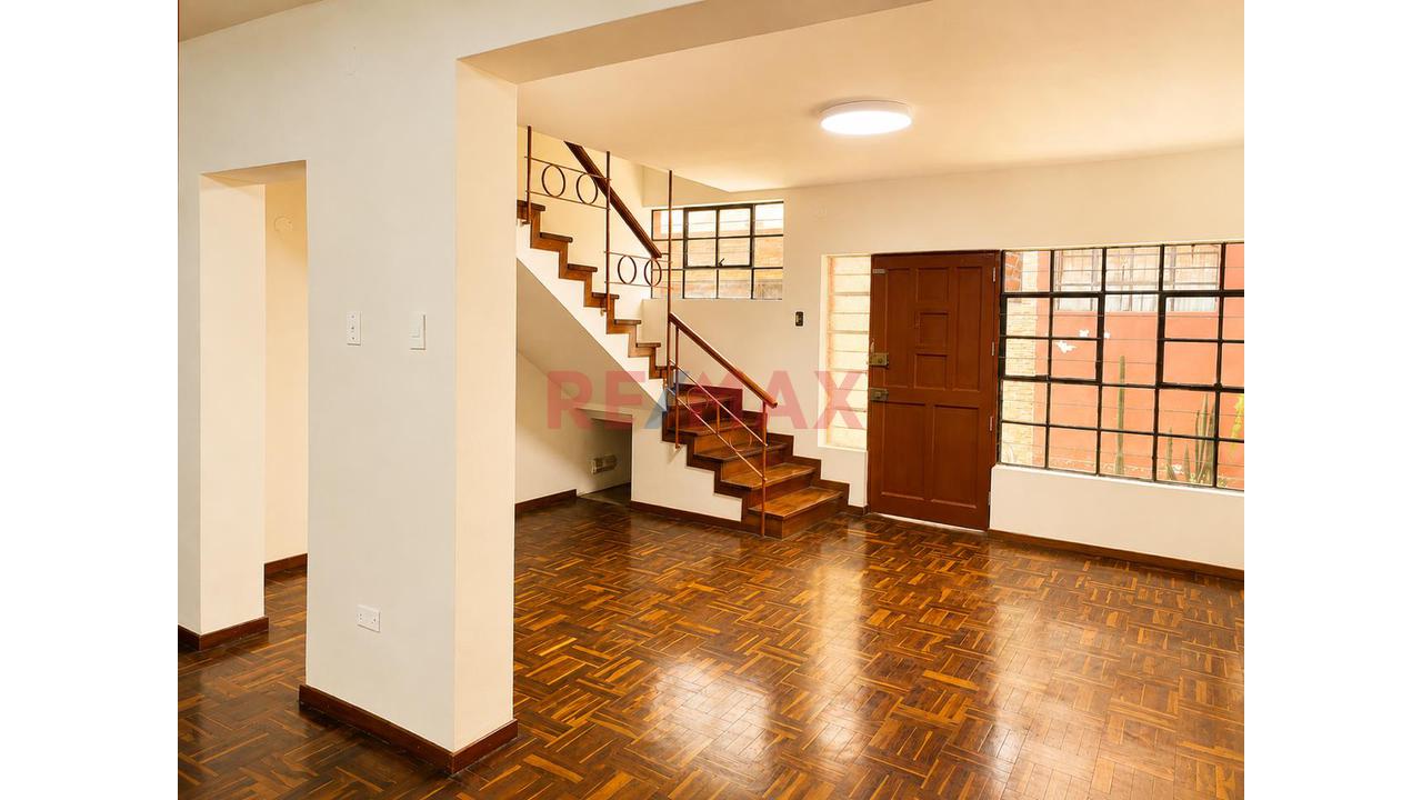 Casa De Tres Pisos En Venta En Quinta Urbanización Balconcillo La Victoria - 2