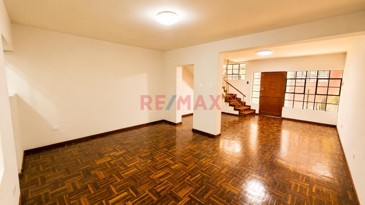Casa De Tres Pisos En Venta En Quinta Urbanización Balconcillo La Victoria - 3