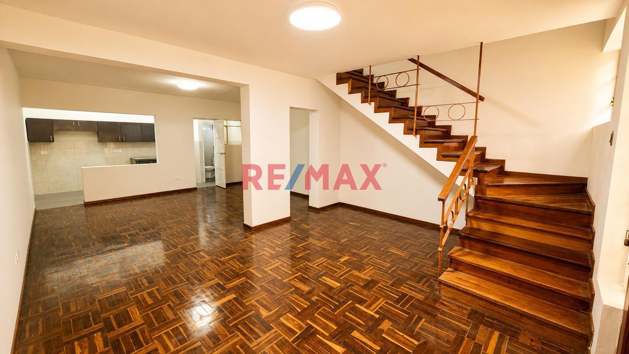 Casa De Tres Pisos En Venta En Quinta Urbanización Balconcillo La Victoria - 1