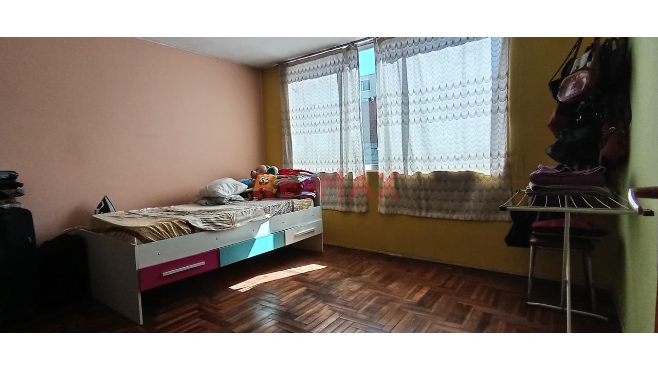 Se Vende Amplia Casa A Precio De Terreno En Zamácola!!! — foto 9