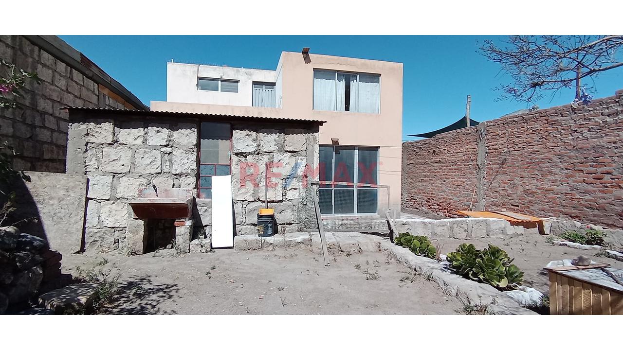 Se Vende Amplia Casa A Precio De Terreno En Zamácola!!! — foto 12