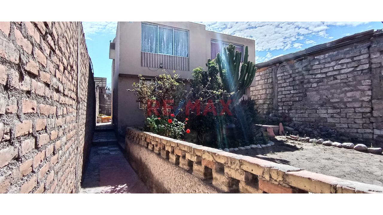 Se Vende Amplia Casa A Precio De Terreno En Zamácola!!! — foto 4