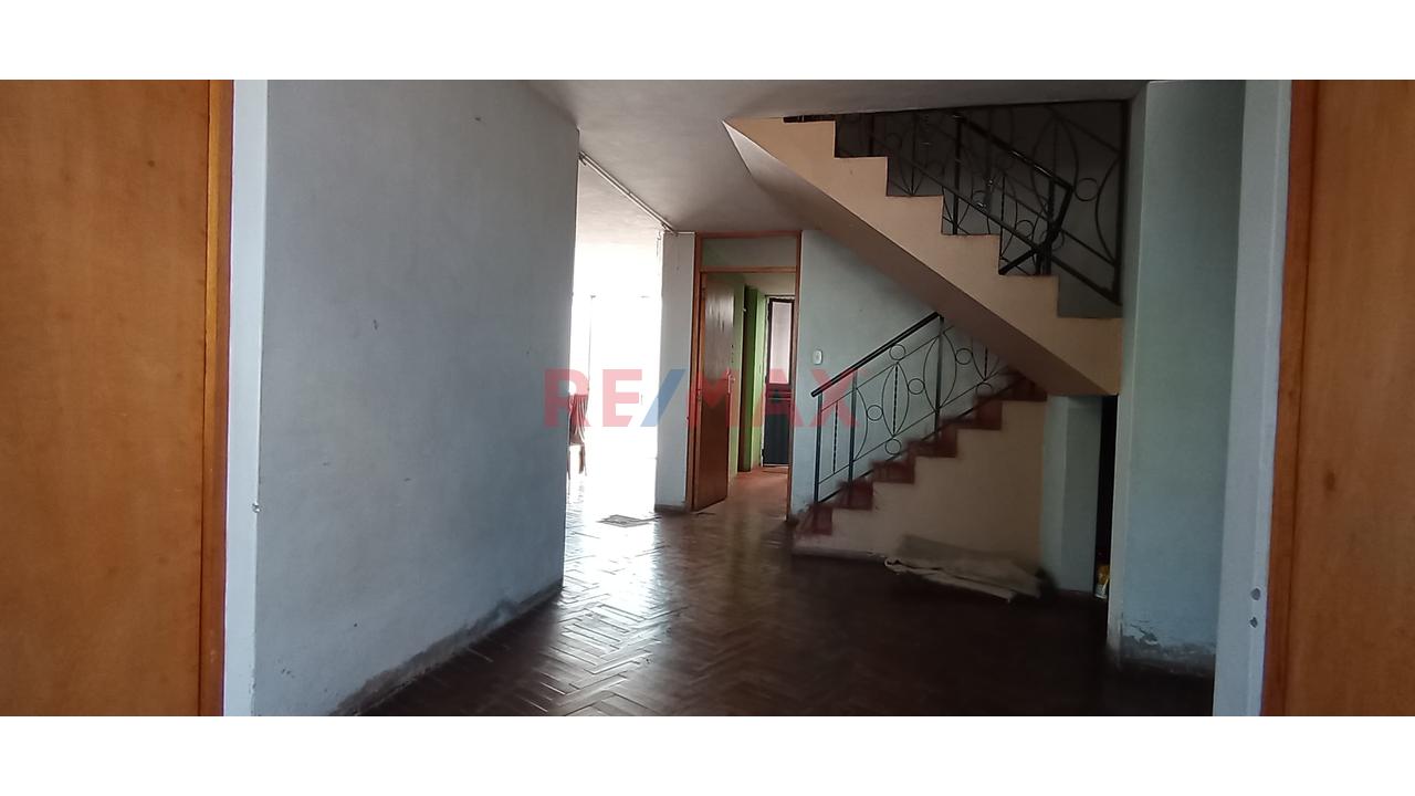 Se Vende Amplia Casa A Precio De Terreno En Zamácola!!! — foto 5